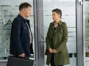 Roland Heilmann (Thomas R&uuml;hmann) hat zuf&auml;llig ein Gespr&auml;ch zwischen seinen Freunden und Kollegen Martin und Elena mitbekommen: Martin hat Elena gefragt, ob sie sich vorstellen k&ouml;nne, in sein Elternhaus zu ziehen, da Martins Vater Otto es ihm &uuml;berschreiben wolle. Nach dem Hausbrand bei den Heilmanns sind sie bei Otto Stein eingezogen. Roland und Pia Heilmann (Hendrikje Fitz) ist klar, dass das Haus dann zu eng wird. Bedeutet dies, dass die Heilmanns ausziehen m&uuml;ssen?