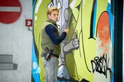 Paul sucht Hinweise, um Semirs Unschuld zu beweisen. Ihm f&auml;llt ein unfertiges Graffiti auf! Ist der Sprayer ein Zeuge der Tat und kann er die Unschuld von Semir beweisen?