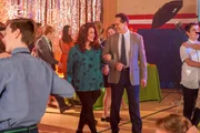 Katy Mixon (Katie Otto), Diedrich Bader (Greg Otto).