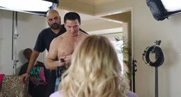 Bear (Chris Cock, l.) und Joe (Reza Azar, 2.v.l.) sind dabei, als Linn&eacute;a (Sofia Kappel, r.) ihre erste Pornoszene mit Brian (John Strong, 2.v.r.) dreht.