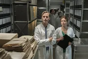 Dr. Peter Richter (Rainer Frank, l.); Sophie Meier (Karolina Lodyga, r.)