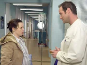 MDR Fernsehen IN ALLER FREUNDSCHAFT FOLGE 231, "Familienprobleme", am Samstag (26.11.11) um 15:10 Uhr. Dr. Achim Kreutzer (Johannes Steck) informiert Tina Krauss (Gabriele V&ouml;lsch) &uuml;ber den Zustand ihres Mannes. Holger muss nach der Notoperation noch einmal operiert werden, um eine m&ouml;gliche Querschnittsl&auml;hmung zu vermeiden. Da Holger im Koma liegt und so nicht seine Einwilligung zu der risikoreichen Operation geben kann, ben&ouml;tigt Dr. Kreutzer eine Patientenverf&uuml;gung. Tina ist sich sicher ein solches Papier nicht unterschrieben zu haben.