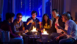 Die neuen Praktikanten von Google: (v.l.n.r.) Yo-Yo (Tobit Raphael), Graham (Max Minghella), Lyle (Josh Brener), Neha (Tiya Sircar), Nick (Owen Wilson) und Billy (Vince Vaughn) ...