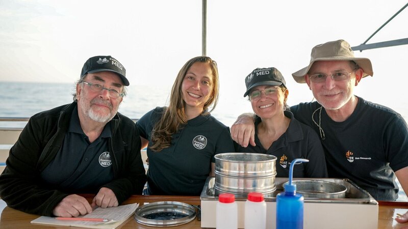 Leben auf Plastik – Per Anhalter durchs Meer (D, 2025)