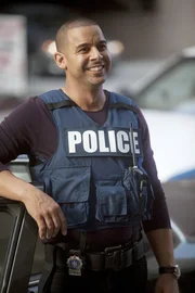 Ein Scharfschütze treibt in New York sein Unwesen. Javier Esposito (Jon Huertas) und sein Team sagen dem Mörder den Kampf an ... Ein Scharfschütze treibt in New York sein Unwesen. Javier Esposito (Jon Huertas) und sein Team sagen dem Mörder den Kampf an ...