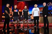 V.l.: Jurij, Cassius, Jack, Fr&eacute;d&eacute;ric Vosgr&ouml;ne und Stefan Raab