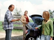 Paul (Jochen Horst) ist ziemlich &uuml;berrascht, als seine Ex-Frau Rosalind (Katharina Schubert) mitsamt Tochter Lizzie (Marlene Grober) wieder bei ihm einziehen will.