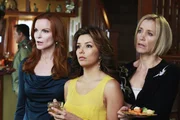 M&uuml;ssen sich mit einigen privaten Problemen auseinandersetzten: Gabrielle (Eva Longoria, M.), Bree (Marcia Cross, l.) und Lynette (Felicity Huffman, r.) ...
