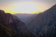 Der Colca Canyon Perus ist eine der tiefsten Schluchten der Welt, doppelt so tief wie der Grand Canyon.