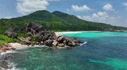 Einmal Sonne tanken. Wir sind unterwegs zu den schönsten Stränden der Welt. Von der Algarve bis zu den Seychellen - 20 Traumstrände, die Sie kennen sollten. - Strand auf den Seychellen. Einmal Sonne tanken. Wir sind unterwegs zu den schönsten Stränden der Welt. Von der Algarve bis zu den Seychellen - 20 Traumstrände, die Sie kennen sollten. - Strand auf den Seychellen.