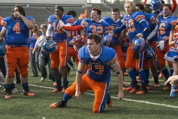 Bei seinem Undercover-Einsatz am &ouml;rtlichen College entdeckt Polizist Jenko (Channing Tatum) sein Talent f&uuml;r Footballspielen und beginnt, seine Laufbahn als Polizist in Frage zu stellen.