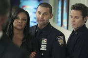 Wird sich der Zustand von Kate Beckett verbessern? Lanie Parish (Tamala Jones, l.), Javier Esposito (Jon Huertas, M.) und Kevin Ryan (Seamus Dever, r.) geben die Hoffnung nicht auf ...; Wird sich der Zustand von Kate Beckett verbessern? Lanie Parish (Tamala Jones, l.), Javier Esposito (Jon Huertas, M.) und Kevin Ryan (Seamus Dever, r.) geben die Hoffnung nicht auf ... Wird sich der Zustand von Kate Beckett verbessern? Lanie Parish (Tamala Jones, l.), Javier Esposito (Jon Huertas, M.) und Kevin Ryan (Seamus Dever, r.) geben die Hoffnung nicht auf ...; Wird sich der Zustand von Kate Beckett verbessern? Lanie Parish (Tamala Jones, l.), Javier Esposito (Jon Huertas, M.) und Kevin Ryan (Seamus Dever, r.) geben die Hoffnung nicht auf ...