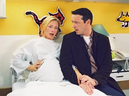 Robert (Michael Roll) ist froh, dass seine Frau Regina (Marita Marschall) ihr Kind bekommt, doch der listige Gatte hegt noch einige Hintergedanken.