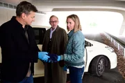 Eine Taxifahrerin wurde brutal ermordet. Das Kommissars-Trio Harald Neuhauser (Marcus Mittermeier, l.), Ludwig Schaller (Alexander Held, M.) und Angelika Flierl (Bernadette Heerwagen, r.) sind am Tatort. Eine Taxifahrerin wurde brutal ermordet. Das Kommissars-Trio Harald Neuhauser (Marcus Mittermeier, l.), Ludwig Schaller (Alexander Held, M.) und Angelika Flierl (Bernadette Heerwagen, r.) sind am Tatort.