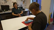 Ergotherapeutin Katharina Breitenöder vom Kinderzentrum Maulbronn beobachtet die Fortschritte, die die Kinder nach dem "Magic Moves"-Zauber-Camp in ihrem Alltag gemacht haben. Ergotherapeutin Katharina Breitenöder vom Kinderzentrum Maulbronn beobachtet die Fortschritte, die die Kinder nach dem "Magic Moves"-Zauber-Camp in ihrem Alltag gemacht haben.