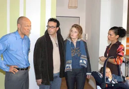 05.04) um 10:30 Uhr im Ersten. Max (Heiner Lauterbach, li.) und Ulli (Michael Roll) arbeiten gemeinsam in einem Wohnb&uuml;ro, in das &uuml;berraschend Lisa (Sandra Speichert, re.) mit ihrer kleinen Tochter Maya (Maya Lauterbach) eingezogen ist. Als es zu Spannungen kommt, kann auch Ullis Freundin Klara (Margret V&ouml;lker) die Wogen nicht gl&auml;tten.