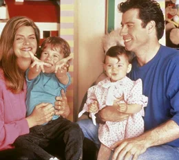 Trotz aller Schwierigkeiten sind Mollie (Kirstie Alley) und James (John Travolta) und ihre beiden Kinder eine gl&uuml;ckliche Familie.