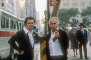 Franz Beckenbauer (li.) in New York mit seinem Manager Robert Schwan (re.), der Beckenbauer und dem &bdquo;FC Bayern&ldquo; zum Erfolg verhalf.