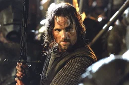 Der Krieger Aragorn (Viggo Mortensen) k&auml;mpft unerbittlich, um das schwer bedr&auml;ngte K&ouml;nigreich Rohans zu befreien.