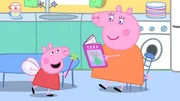 Peppa hat sich als Fee verkleidet.