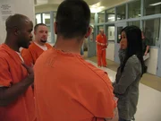 Lisa Ling interviewt männliche Häftlinge im Gefängnis von Inverness, Portland, OR Lisa Ling interviewt männliche Häftlinge im Gefängnis von Inverness, Portland, OR