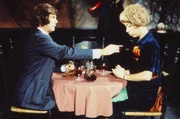 Loriot und das Problem mit der Nudel ... (rechts Evelyn Hamann)