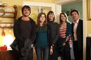 v.li.: James Horrowitz (Philip Leenders), Judith Schnabel (Nora Heschl), Anna Schnabel (Maria Köstlinger), Nadine Horrowitz (Julia Krombach), Seyfi Ülbül (Haydar Zorlu). v.li.: James Horrowitz (Philip Leenders), Judith Schnabel (Nora Heschl), Anna Schnabel (Maria Köstlinger), Nadine Horrowitz (Julia Krombach), Seyfi Ülbül (Haydar Zorlu).