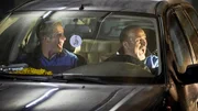 Der Wagen von Paul (Daniel Roesner, l.) und Semir (Erdogan Atalay) streikt. Ein schlechter Zeitpunkt, denn der Verfolger ist auf Kollisionskurs...