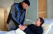 Besorgt kommt Bernd Vollmer (Alexander Koll) in die Sachsenklinik. Er hat seine erste Frau bei einem Autounfall verloren. Sie war schwanger - beide waren sofort tot. Erst seit er Nadine (Viktoria Gabrysch) getroffen hat, geht es ihm wieder besser. Er würde es nicht ertragen, wenn ihr oder ihrem Baby etwas passiert.