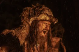 The Northman Er will den Tod seines Vater r&auml;chen: Alexander Skarsg&aring;rd als Amleth  Copyright: SRF/2022 Focus Features, LLC/Regency Entertainment (USA), Inc./Aidan Monaghan