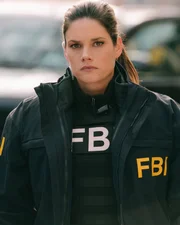 Special Agent Maggie Bell (Missy Peregrym)