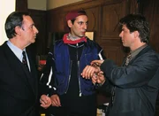 Kallmann (Udo Jolly) wird von Obertaatsanwalt Lotze (Henry van Lyck, l.) und Kommissar Wolniak (Uwe Fellensiek, r.) als Hauptverd&auml;chtiger festgenommen.