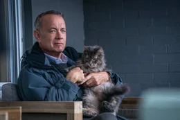 Otto (Tom Hanks) hat Freundschaft mit einem zugelaufenen Kater geschlossen.