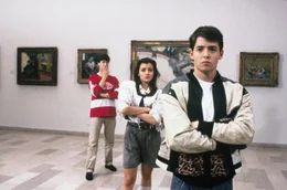 Im Bild: Cameron (Alan Ruck, l.), Sloane Peterson (Mia Sara) und Ferris (Mattew Broderick, r.).