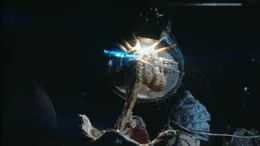 Die Besatzung des Weltraumfrachters Nostromo wird von einem Alien angegriffen...