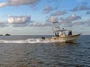 Besatzung auf einem Motorboot