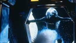 Die Besatzung des Weltraumfrachters Nostromo wird von einem Alien angegriffen...