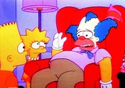 L-R: Bart, Lisa und Krusty
