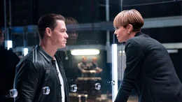 Jakob Toretto (John Cena, l.) und Lieutenant Sue (Martyn Ford, r.)   +++ Die Verwendung des sendungsbezogenen Materials ist nur mit dem Hinweis und Verlinkung auf RTL+ gestattet. +++