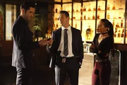 Lucifer (Tom Ellis, l.) und Dan (Kevin Alejandro, M.) setzen alles daran, dass der Mörder von Chloes Vater seine gerechte Strafe bekommt. Unterdessen verliert Maze (Lesley-Ann Brandt, r.) das Vertrauen in Amenadiel, als sie merkt, dass er mit Charlotte zusammenarbeitet ...
