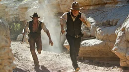 Colonel Dolarhyde (Harrison Ford, re.) und Jake Lonergan (Daniel Craig) nehmen den Kampf gegen die Aliens auf.