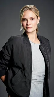 Pia Stutzenstein spielt Vicky Reisinger, Polizeikommissarin +++