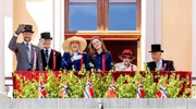 Prinz Sverre Magnus, Prinzessin Ingrid Alexandra, Kronprinzessin Mette-Marit, Kronprinz Haakon, K&ouml;nigin Sonja und K&ouml;nig Harald auf dem Balkon des K&ouml;niglichen Schlosses in Oslo w&auml;hrend des norwegischen Nationalfeiertags.
