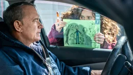Immer diese St&ouml;rungen: Otto (Tom Hanks) freut sich zun&auml;chst nicht &uuml;ber die Zeichnung von Marisols (Mariana Trevi&ntilde;o) T&ouml;chtern.