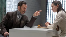 Roy Pulsipher (Jeffrey Donovan, l.); Hano (Kerry Knuppe, r.)
