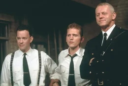 Obwohl Dean (Barry Pepper, M.), Brutus Howell (David Morse, r.) und Paul (Tom Hanks, l.) bereits seit langem im Todestrakt eines Gef&auml;ngnisses arbeiten, ger&auml;t ihr Leben eines Tages total durcheinander ...