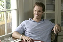 Die Mama kocht, die Mama b&uuml;gelt, die Mama r&auml;umt das Zimmer auf. Wer aus diesem Hotel ausziehen m&ouml;chte, muss sch&ouml;n bl&ouml;d sein, denkt sich Tripp (Matthew McConaughey), der zwar die 30 schon deutlich &uuml;berschritten hat, dennoch aber keine Veranlassung sieht, seine armen Eltern endlich in Ruhe zu lassen. Da begegnet ihm seine Traumfrau ...