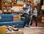 Marty Butler (Marcel Spears, l.); Grover Johnson (Hank Greenspan, r.)