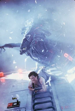 Astronautin Ellen Ripley (Sigourney Weaver) im Kampf gegen ein blutr&uuml;nstiges Alien...