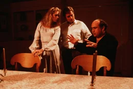 Vergeblich versucht Scheidungsanwalt Gavin (Danny DeVito, r.), zwischen den zerstrittenen Ehepartnern Barbara (Kathleen Turner, l.) und Oliver (Michael Douglas, M.) zu vermitteln ...